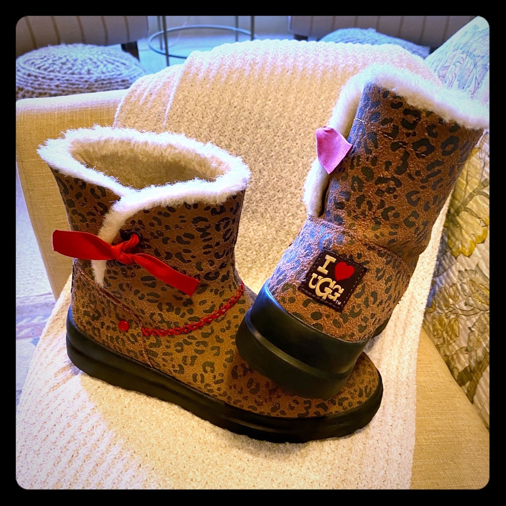 R@Re Ugg boots - SIZE 8 - Great condition!